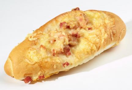 Cheese-bacon baguette