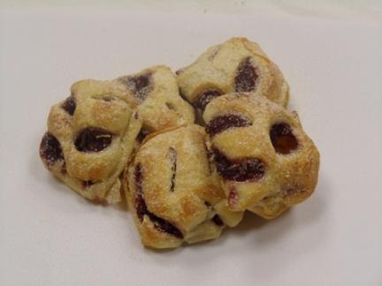 Pre-leavened sour cherry bites