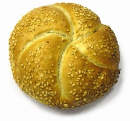 Szezámmagos császárzsemle